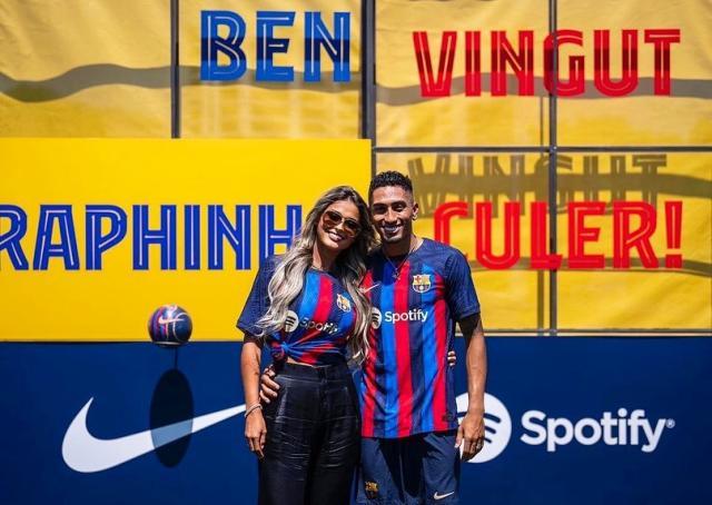 九游体育-拉菲尼亚妻子23岁 今年2月结的婚 两人认识已十年